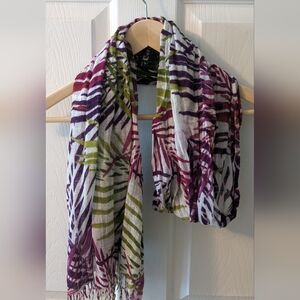 🌸Tropical Leaf Patterned Scarf